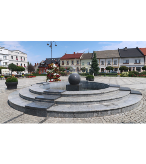 widok na rynek z fontanną