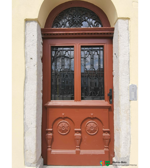 drzwi wejściowe - realizacjaźródło: bielsko-biala.pl