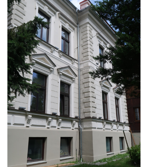 odnowiona elewacja od strony ogrodu