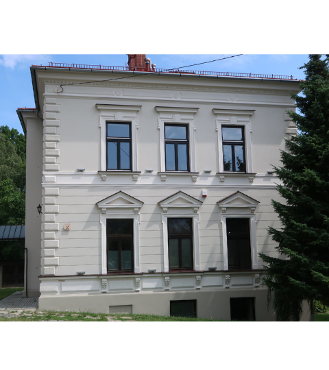 odnowiona elewacja od strony ul. Wyspiańskiego